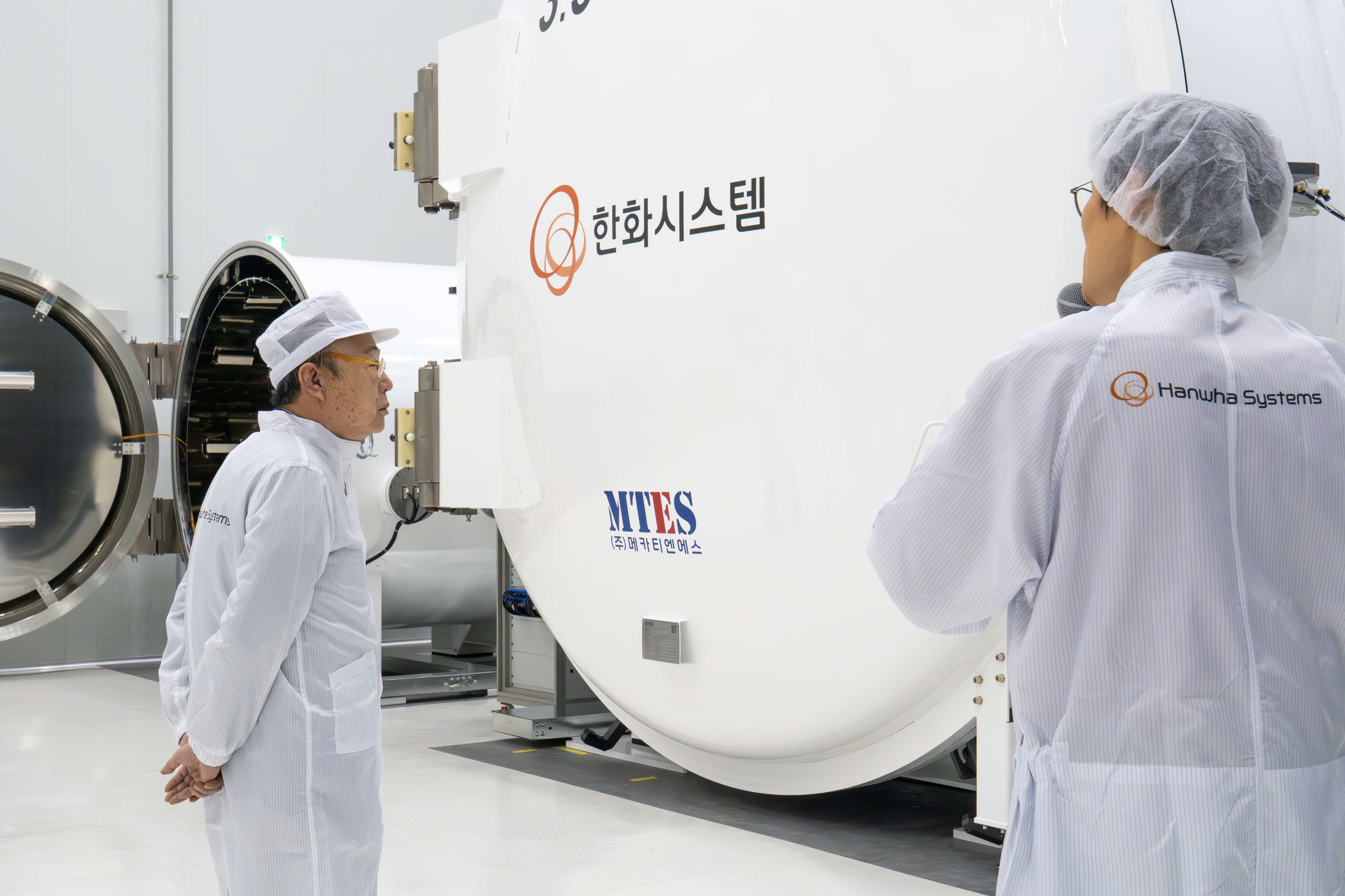 한화시스템 '3조 베팅'...한화오션 주가 1만원에 3500억 출렁 - 뉴스 썸네일 이미지